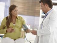 يعد ارتفاع ضغط الدم أثناء الحمل ظاهرة خطيرة على الأم والطفل، والإجراءات الطبية، وتناول الأدوية